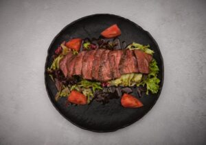 stejk-salat-scaled-1